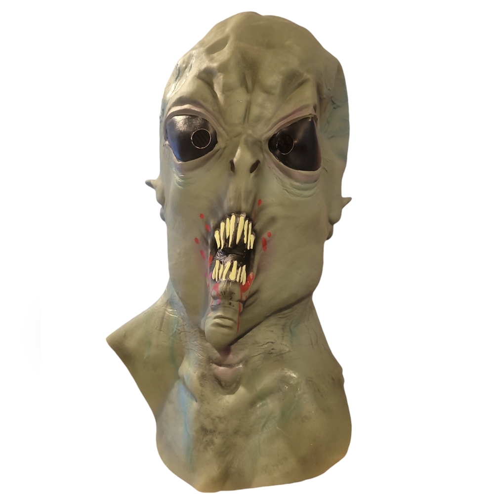 NWT Spooky Alien Adult Halloween Mask 👽